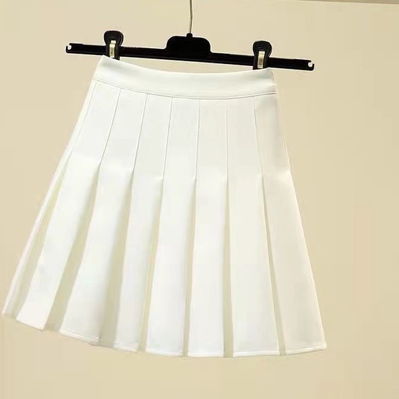 Pleated white tennis skirt - Picture 1 of 5